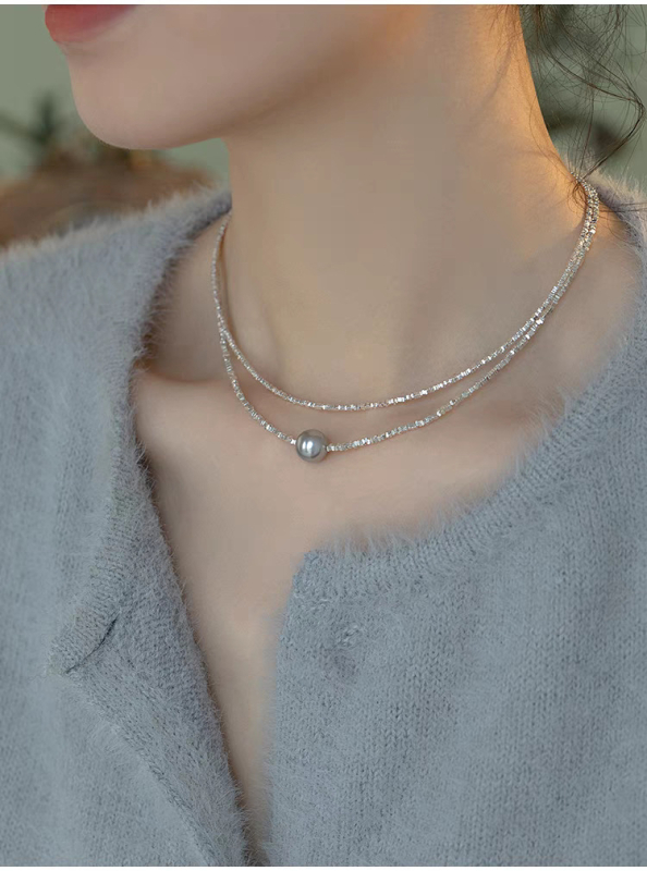 Nyaklánc műgyöngggyel és gyöngyház medállal, O-lánccal, elektroplattált bevonattal, geometriai dizájn — Kun Ling