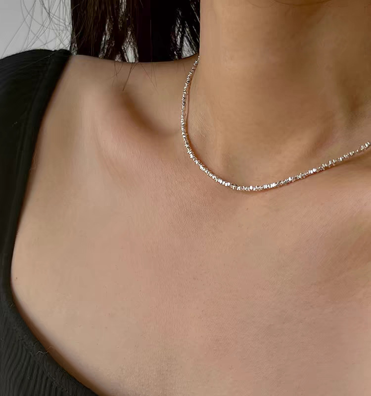 Nyaklánc műgyöngggyel és gyöngyház medállal, O-lánccal, elektroplattált bevonattal, geometriai dizájn — Kun Ling