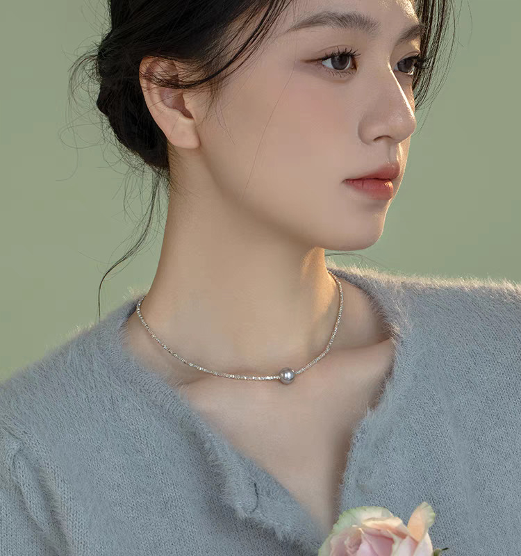 Nyaklánc műgyöngggyel és gyöngyház medállal, O-lánccal, elektroplattált bevonattal, geometriai dizájn — Kun Ling