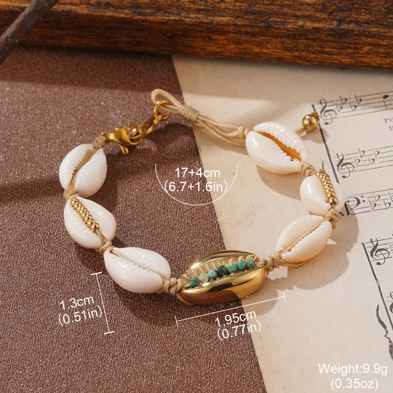 Rotaslietu komplekts: auskari, kaklarota un rokassprādze • Materiāls: metāls • Kulona materiāls: cinka sakausējums • Parastā ķēde • Retro stils