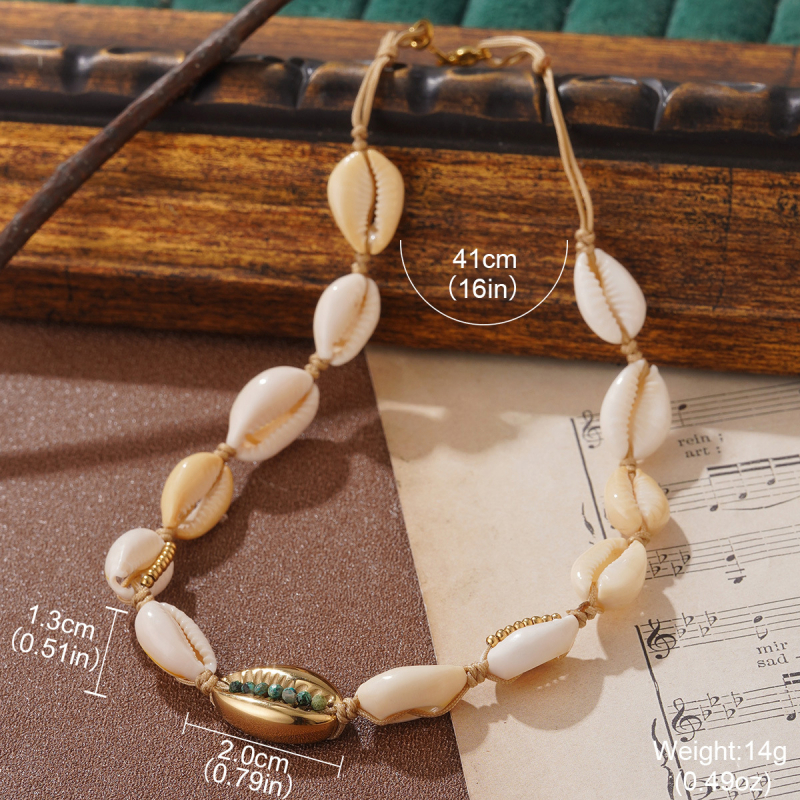 Rotaslietu komplekts: auskari, kaklarota un rokassprādze • Materiāls: metāls • Kulona materiāls: cinka sakausējums • Parastā ķēde • Retro stils