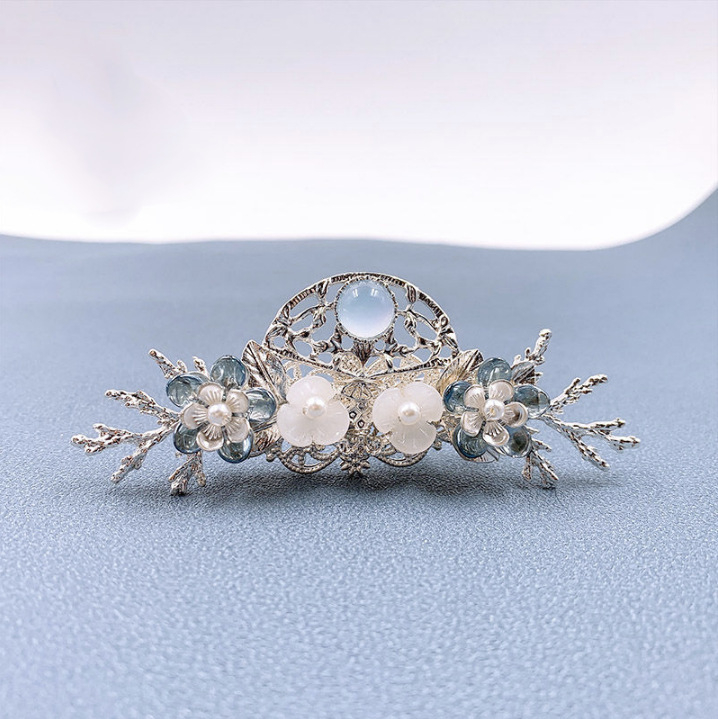 Juukseklips lotose lehega, lillekujuline, käsitöö, sulam, rahvuslik stiil, kevad 2025