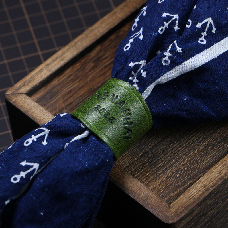 Cataramă din piele pentru eșarfă pătrată – Unisex, Material Cortex, Primăvara 2023