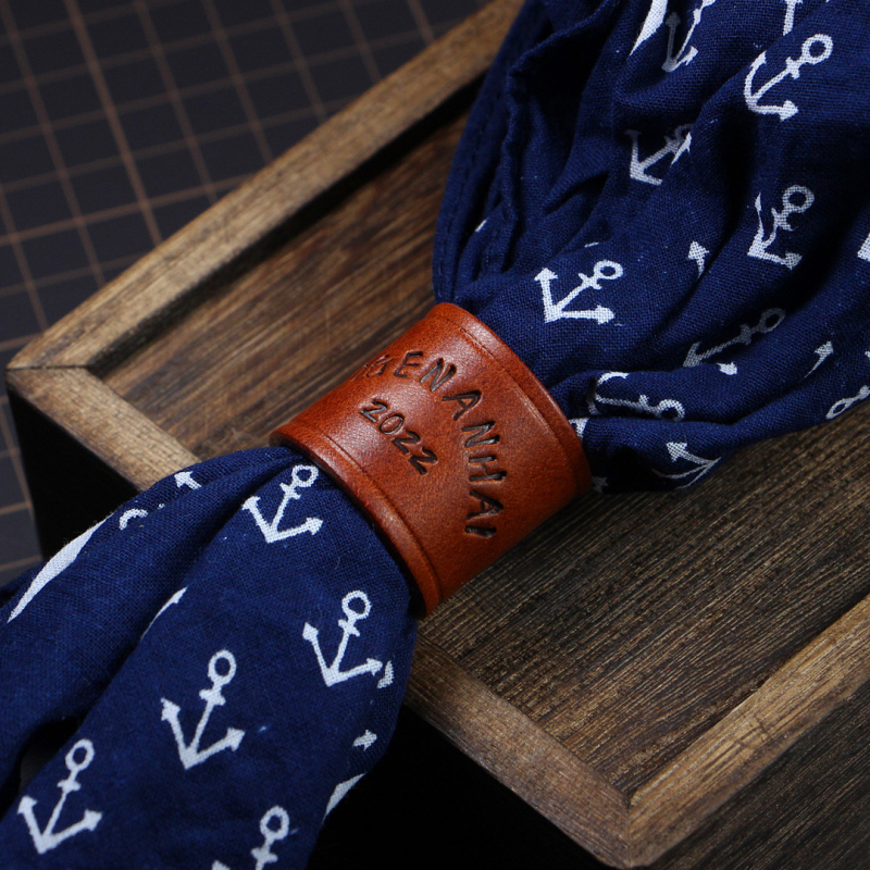 Cataramă din piele pentru eșarfă pătrată – Unisex, Material Cortex, Primăvara 2023