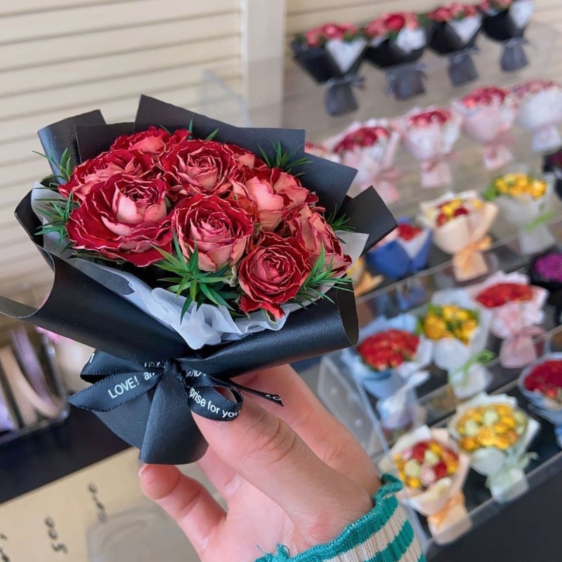 Automobiļa gaisa ventilācijas aromaterapijas dekors ar kaltētiem ziediem – mini kaltēto ziedu pušķis, krāsots, paredzēts maisiņam