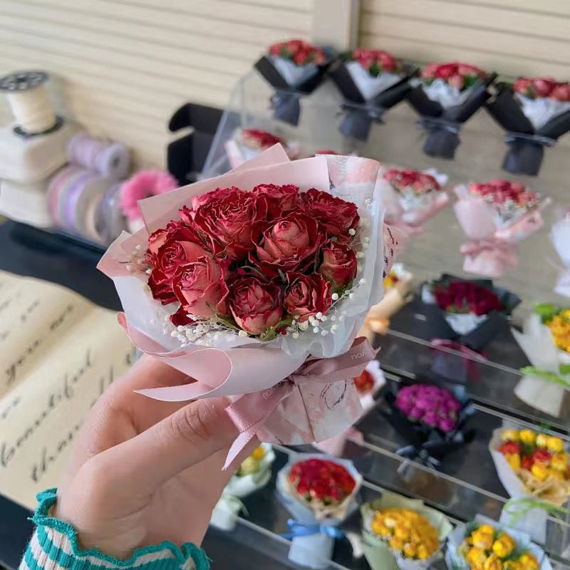 Automobiļa gaisa ventilācijas aromaterapijas dekors ar kaltētiem ziediem – mini kaltēto ziedu pušķis, krāsots, paredzēts maisiņam