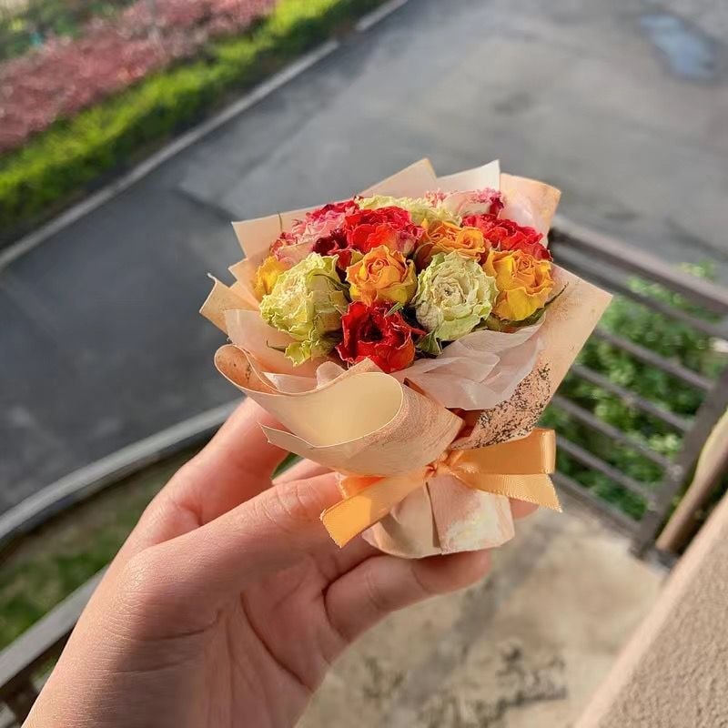 Automobiļa gaisa ventilācijas aromaterapijas dekors ar kaltētiem ziediem – mini kaltēto ziedu pušķis, krāsots, paredzēts maisiņam