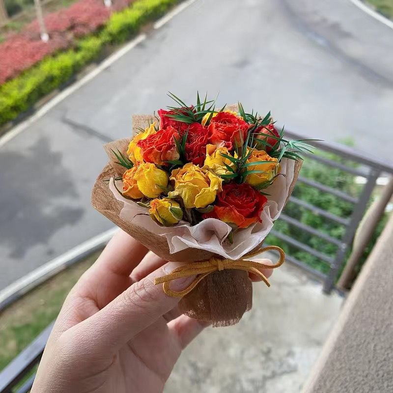 Automobiļa gaisa ventilācijas aromaterapijas dekors ar kaltētiem ziediem – mini kaltēto ziedu pušķis, krāsots, paredzēts maisiņam