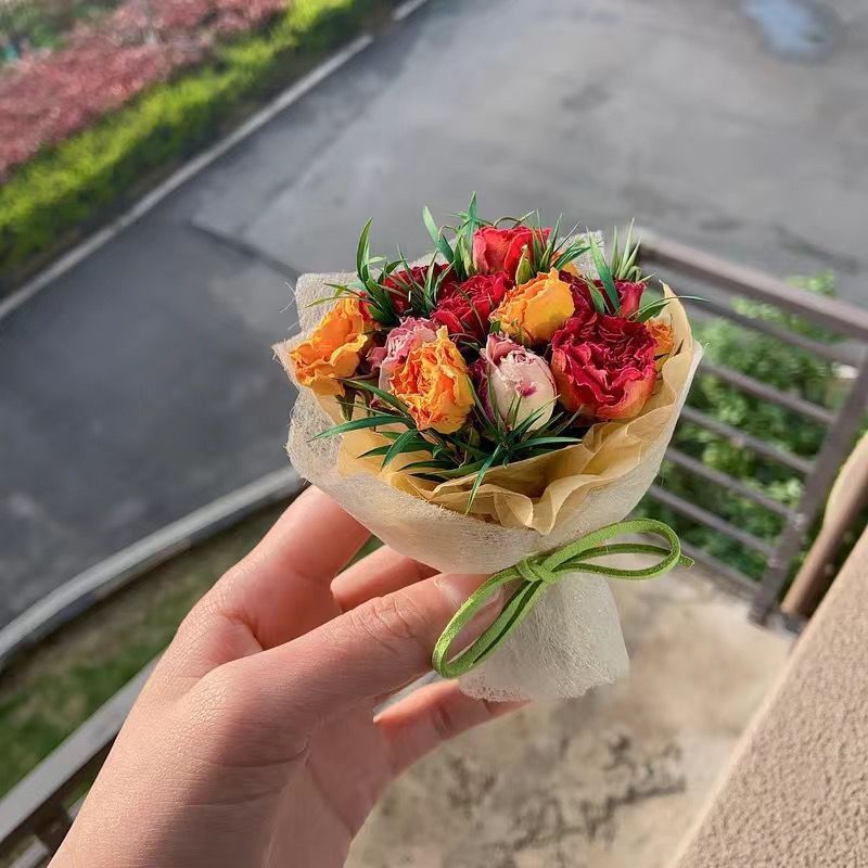 Automobiļa gaisa ventilācijas aromaterapijas dekors ar kaltētiem ziediem – mini kaltēto ziedu pušķis, krāsots, paredzēts maisiņam