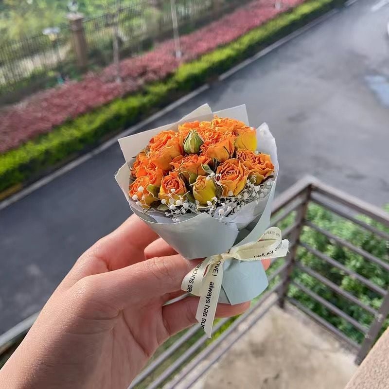 Automobiļa gaisa ventilācijas aromaterapijas dekors ar kaltētiem ziediem – mini kaltēto ziedu pušķis, krāsots, paredzēts maisiņam