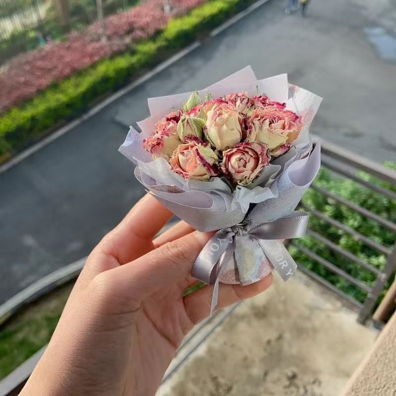 Automobiļa gaisa ventilācijas aromaterapijas dekors ar kaltētiem ziediem – mini kaltēto ziedu pušķis, krāsots, paredzēts maisiņam