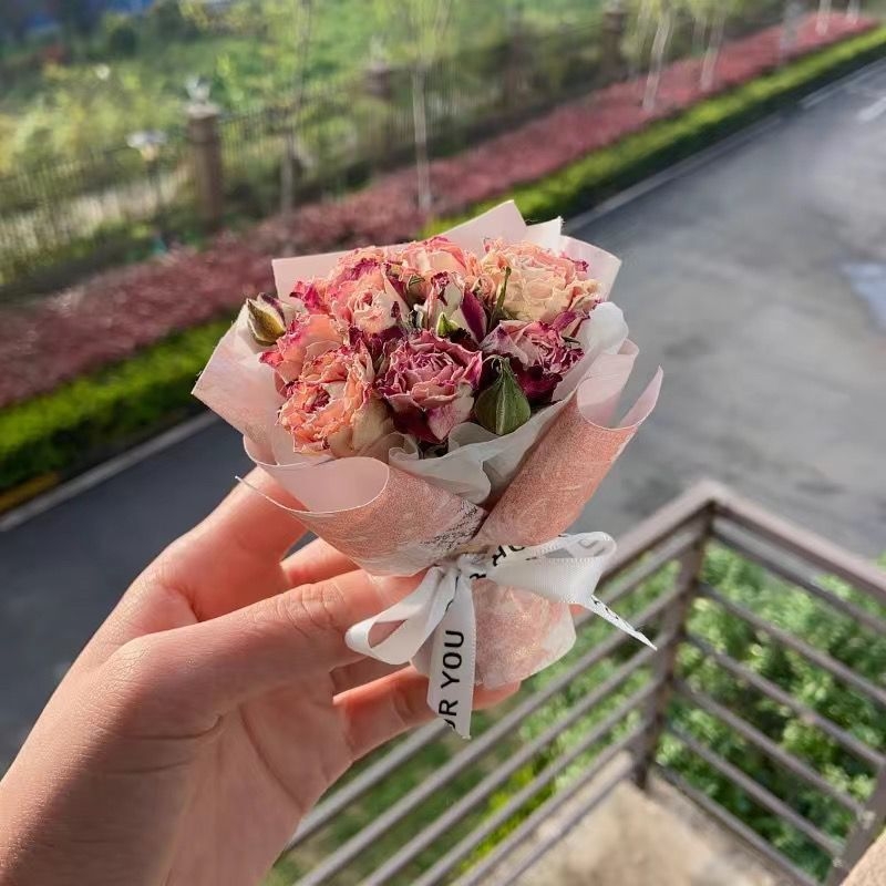 Automobiļa gaisa ventilācijas aromaterapijas dekors ar kaltētiem ziediem – mini kaltēto ziedu pušķis, krāsots, paredzēts maisiņam