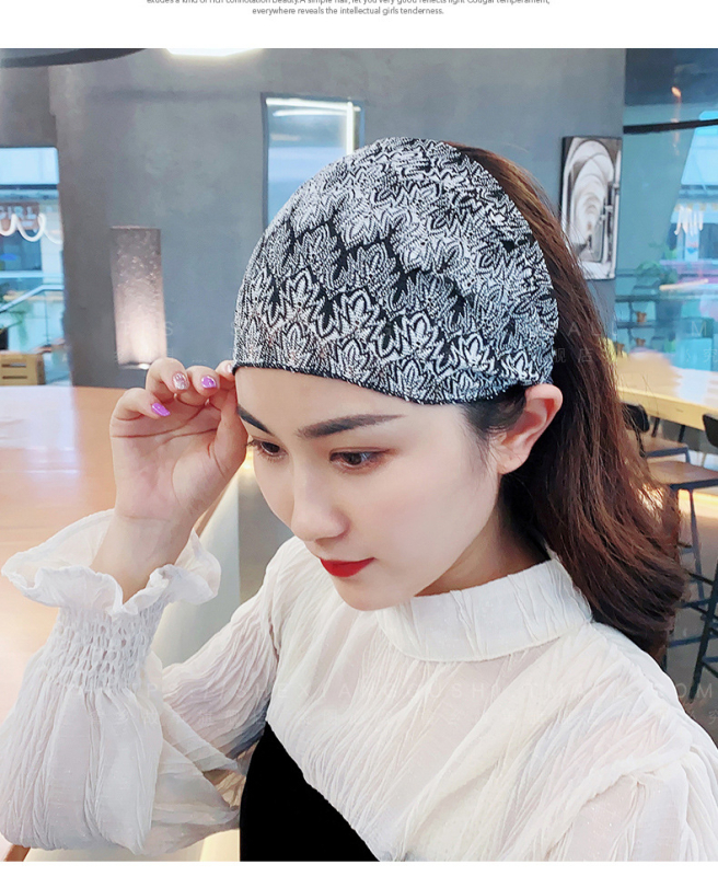 Naiste peavöö – minimalistlik stiil, ruuduline kangas, peavõru