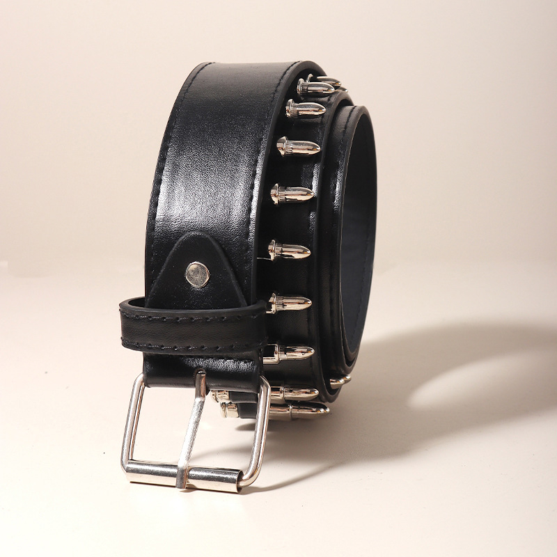 Remen od PU kože s kopčom od legure, širina 2–4 cm, detalji s perlicama i rupama, punk ulični stil