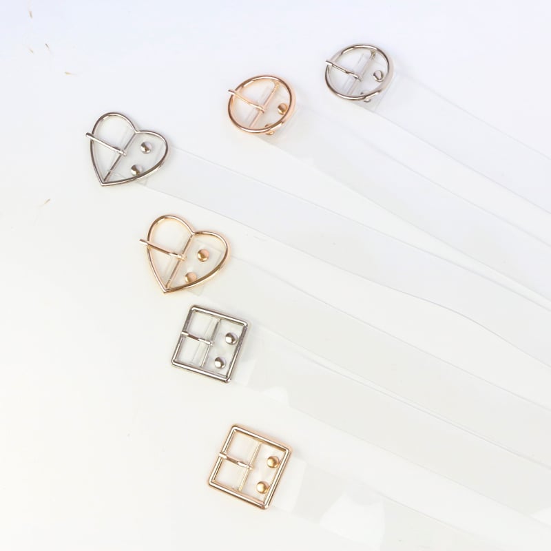 Ženski pojas – prozirni plastični pojas s geometrijskim uzorkom, kopča od legure, kopčanje iglom