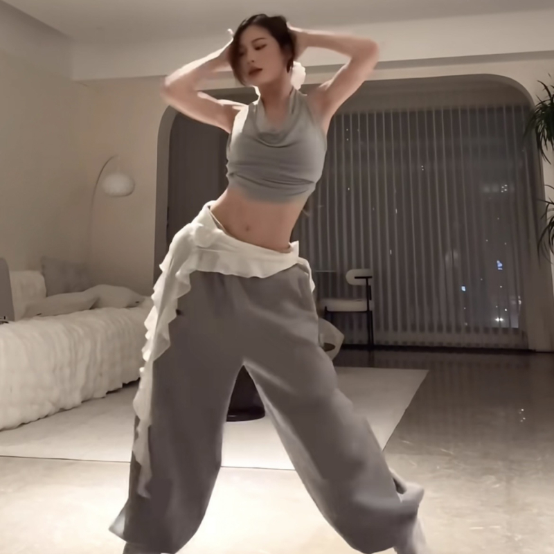 Vidukļa ķēde džeza dejām ar pūdelēm un viļņotu malu (Materiāls: Audums • Unisex • Pieaugušie • Visas sezonas • Izlaidums: 2024 rudens)