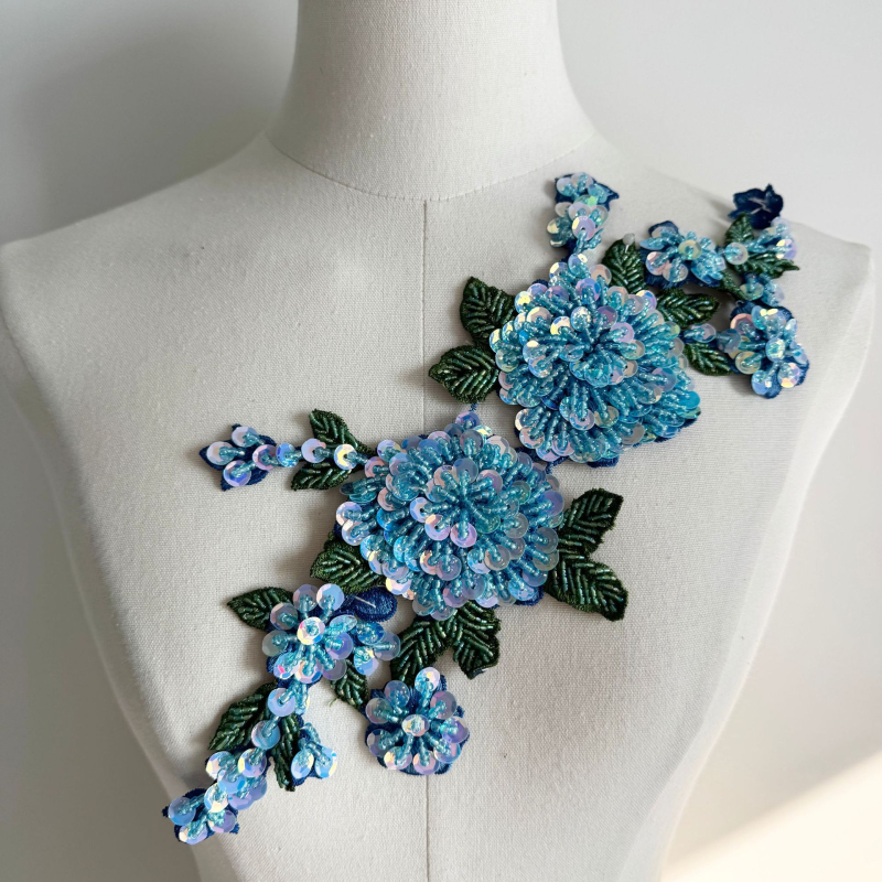 3D rankų siuvinėta gėlės pleistras drabužiams ir džinsams | medžiaga: stiklo brangakmeniai + poliesteris | tinka moterų drabužiams, galvos apdailai, suknelėms | A83