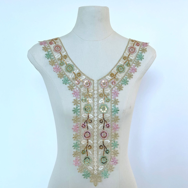 Sequins daugių spalvų kaklo žiedas su vandens tirpstančia nėrinių – Medžiaga: poliesteris; Vandens tirpstanti nėrinių; Tinka apatiniams, pižamoms, moterų drabužiams, galvos aksesuarams, namų tekstilei