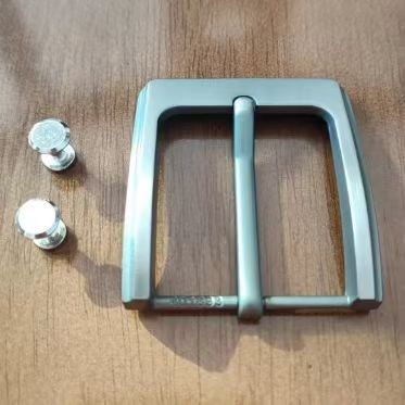 Sakausējuma sprādze jostai ar adatu vīriešiem – jostas un bikses piederumi