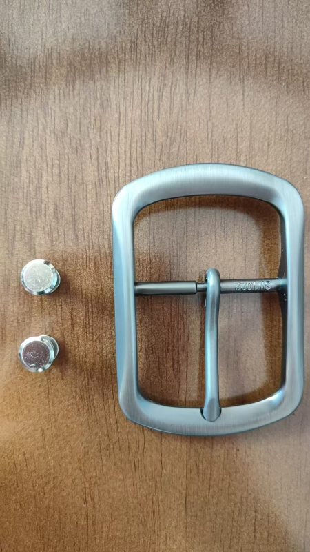 Sakausējuma sprādze jostai ar adatu vīriešiem – jostas un bikses piederumi