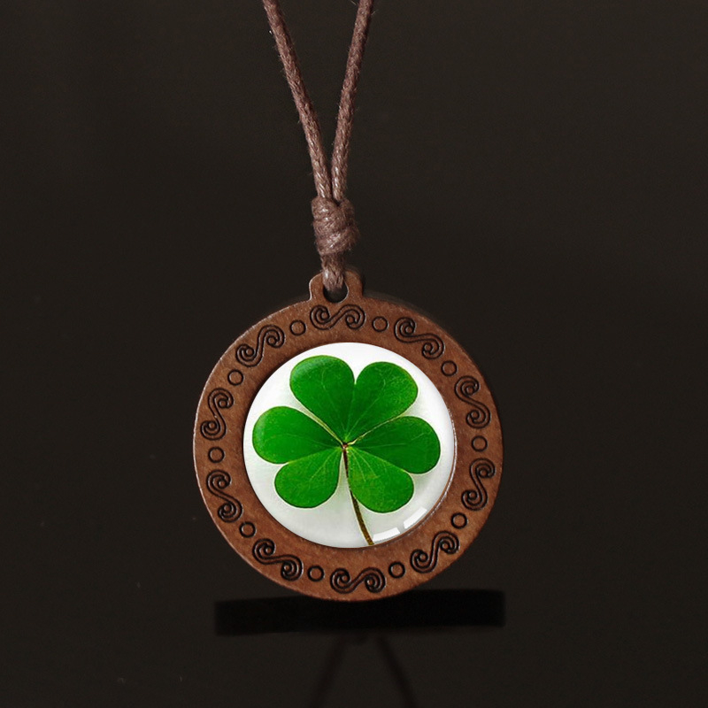 Drveni ogrlicu s privjeskom u obliku lista i četverolisne detelje, ručno izrađeno, modni stil