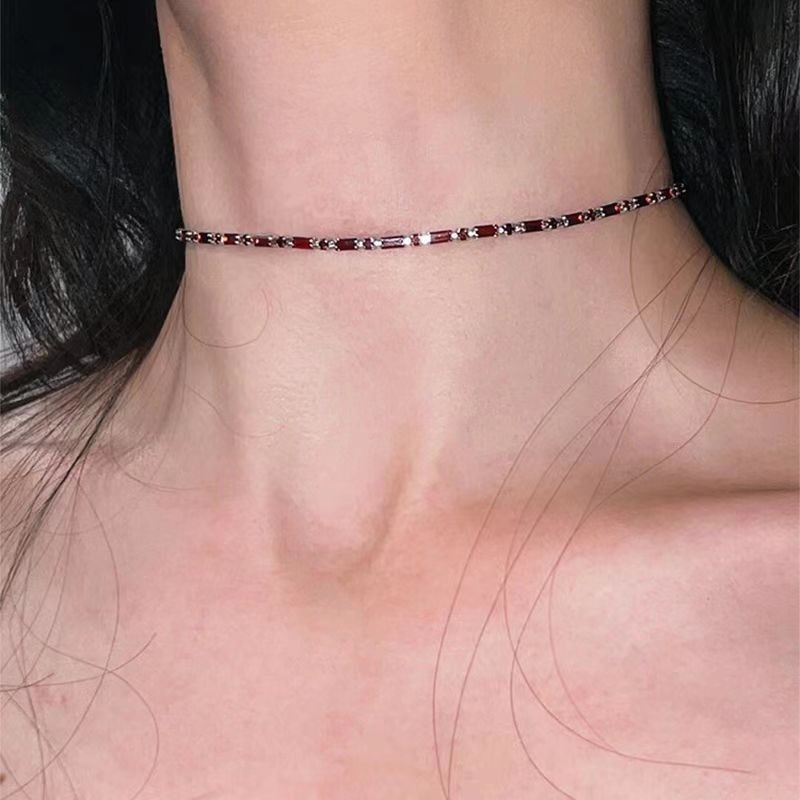 Vienkārša dabīgā čaumalas kaklarota ar mēness formas piekari, roku darbs, regulāra ķēde, apkārtmērs 21-50 cm