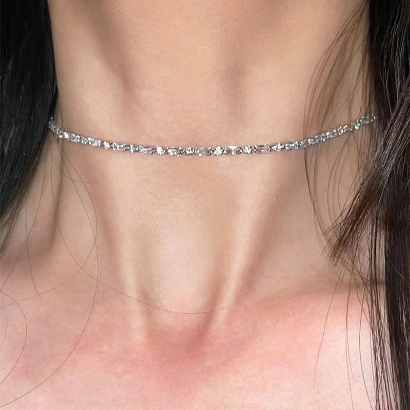 Vienkārša dabīgā čaumalas kaklarota ar mēness formas piekari, roku darbs, regulāra ķēde, apkārtmērs 21-50 cm