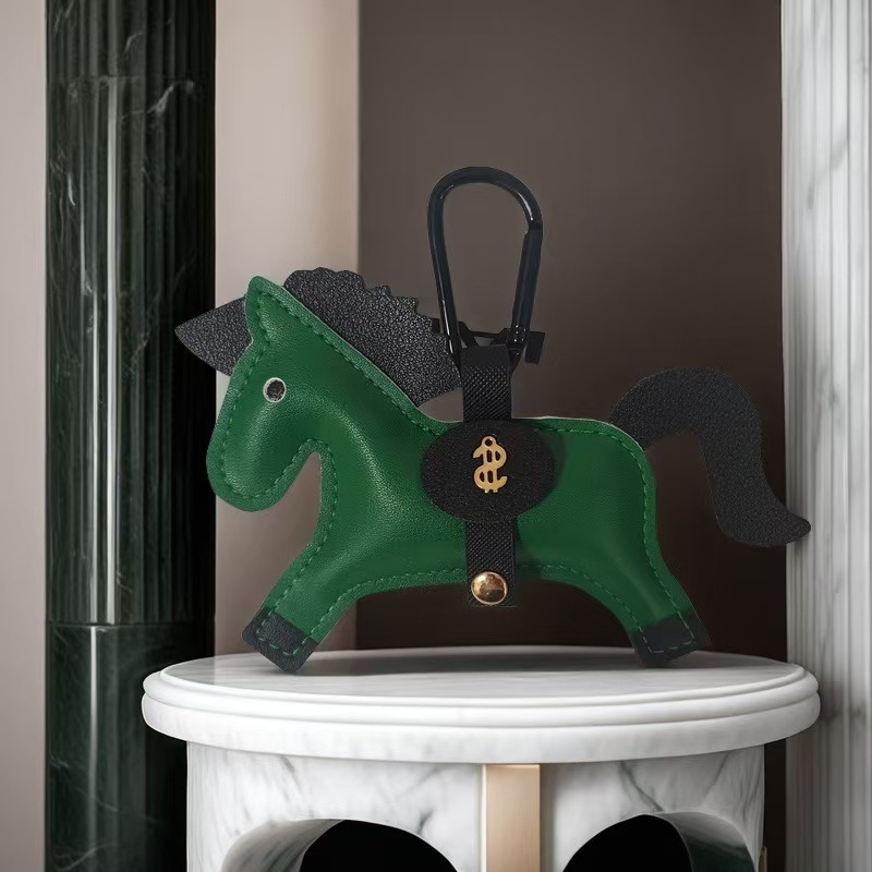 Odinis raktų pakabukas su karikatūrine detale – atskirai įpakuotas; tinkamas dovanai (atskirai įpakuotas; oda; karikatūrų stilius)