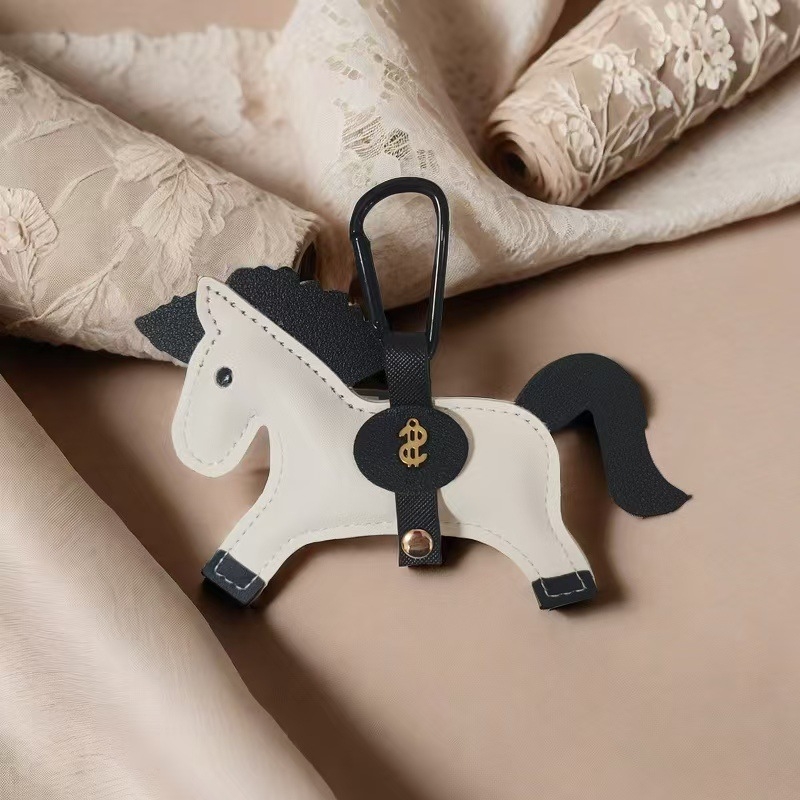 Odinis raktų pakabukas su karikatūrine detale – atskirai įpakuotas; tinkamas dovanai (atskirai įpakuotas; oda; karikatūrų stilius)