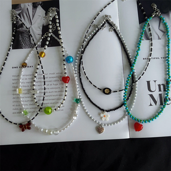 Gyöngyös kulcscsont köré fűzött nyaklánc, szívmedállal, kagylóbevonattal, kézzel készített, Instagram-stílus