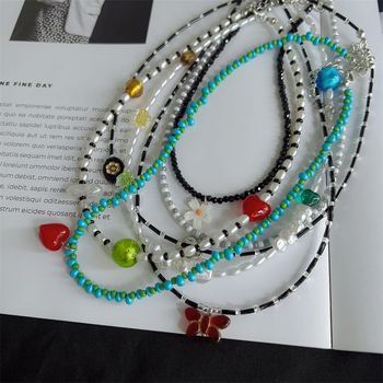 Gyöngyös kulcscsont köré fűzött nyaklánc, szívmedállal, kagylóbevonattal, kézzel készített, Instagram-stílus