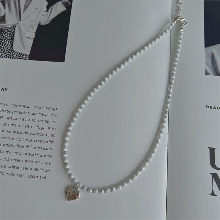 Gyöngyös kulcscsont köré fűzött nyaklánc, szívmedállal, kagylóbevonattal, kézzel készített, Instagram-stílus