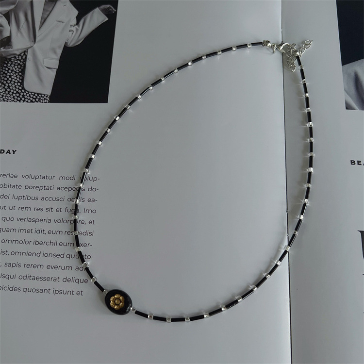 Gyöngyös kulcscsont köré fűzött nyaklánc, szívmedállal, kagylóbevonattal, kézzel készített, Instagram-stílus