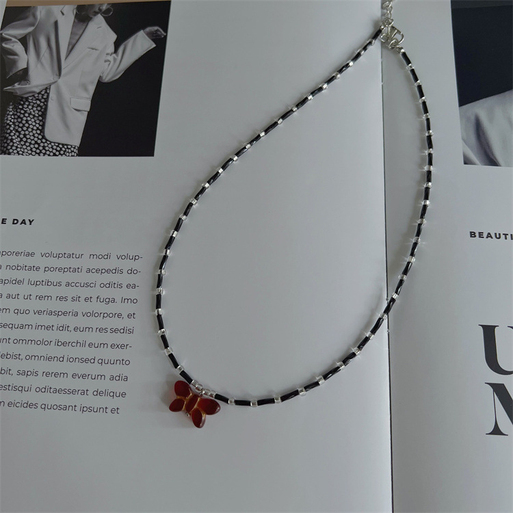 Gyöngyös kulcscsont köré fűzött nyaklánc, szívmedállal, kagylóbevonattal, kézzel készített, Instagram-stílus