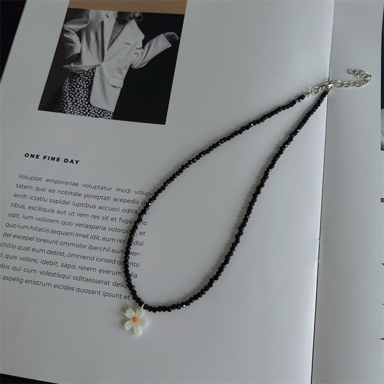 Gyöngyös kulcscsont köré fűzött nyaklánc, szívmedállal, kagylóbevonattal, kézzel készített, Instagram-stílus