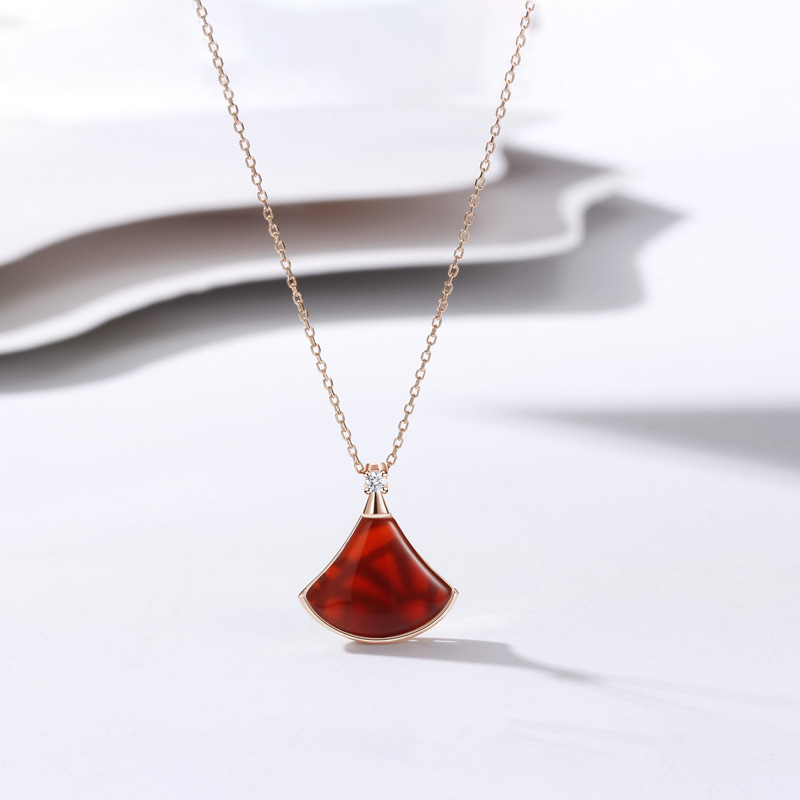 925 sudraba kaklarota ar ventilatora formas kulonu, krustveida ķēde, regulējama garuma 21–50 cm, svars 2,4 g