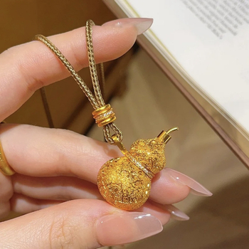 Kaklarota ar metāla kulonu, zelta pārklājums, parasta ķēde, viduslaiku retro stils