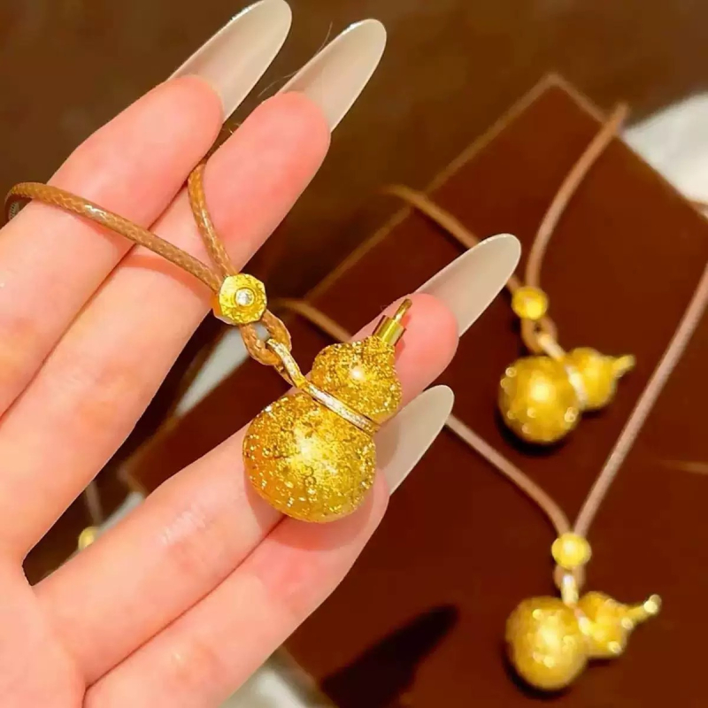 Kaklarota ar metāla kulonu, zelta pārklājums, parasta ķēde, viduslaiku retro stils