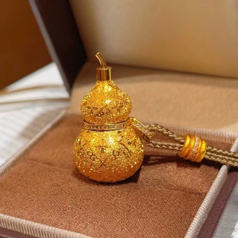 Kaklarota ar metāla kulonu, zelta pārklājums, parasta ķēde, viduslaiku retro stils