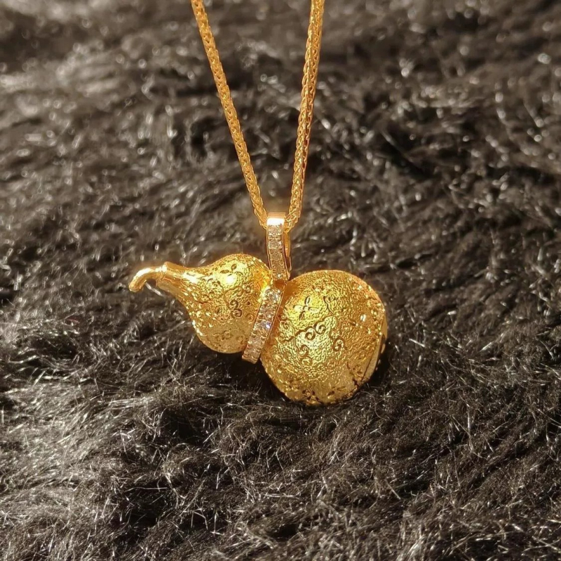 Kaklarota ar metāla kulonu, zelta pārklājums, parasta ķēde, viduslaiku retro stils