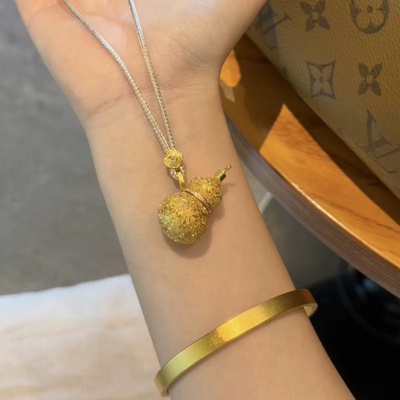 Kaklarota ar metāla kulonu, zelta pārklājums, parasta ķēde, viduslaiku retro stils