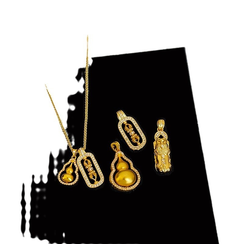 RONERAI Kaklarota no metāla ķēdei ar mātes pērles kulonu, garums 31–40 cm, daudzslāņu dizains