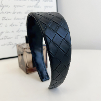 Odinė plaukų juostelė su languotu raštu, rankų darbas, ruduo 2025, universalus stilius