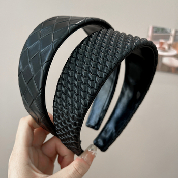 Odinė plaukų juostelė su languotu raštu, rankų darbas, ruduo 2025, universalus stilius