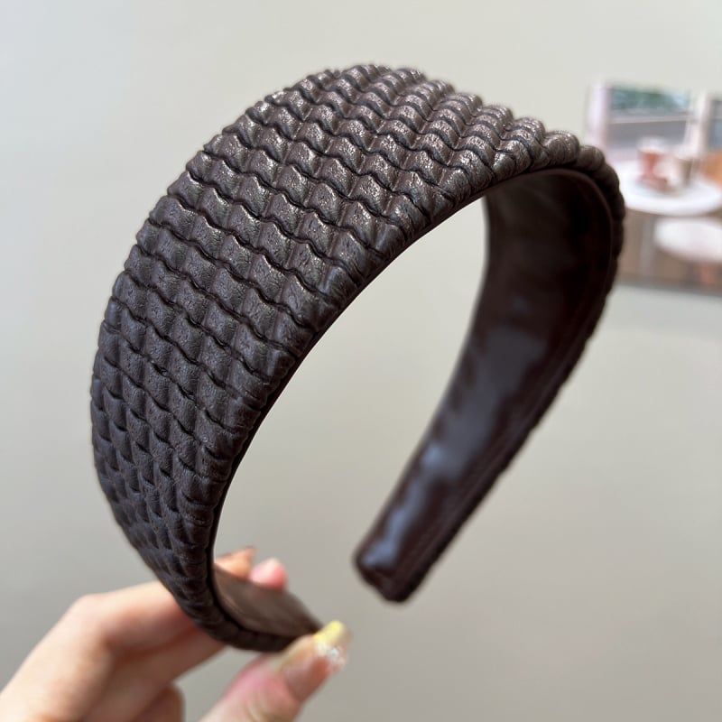 Odinė plaukų juostelė su languotu raštu, rankų darbas, ruduo 2025, universalus stilius