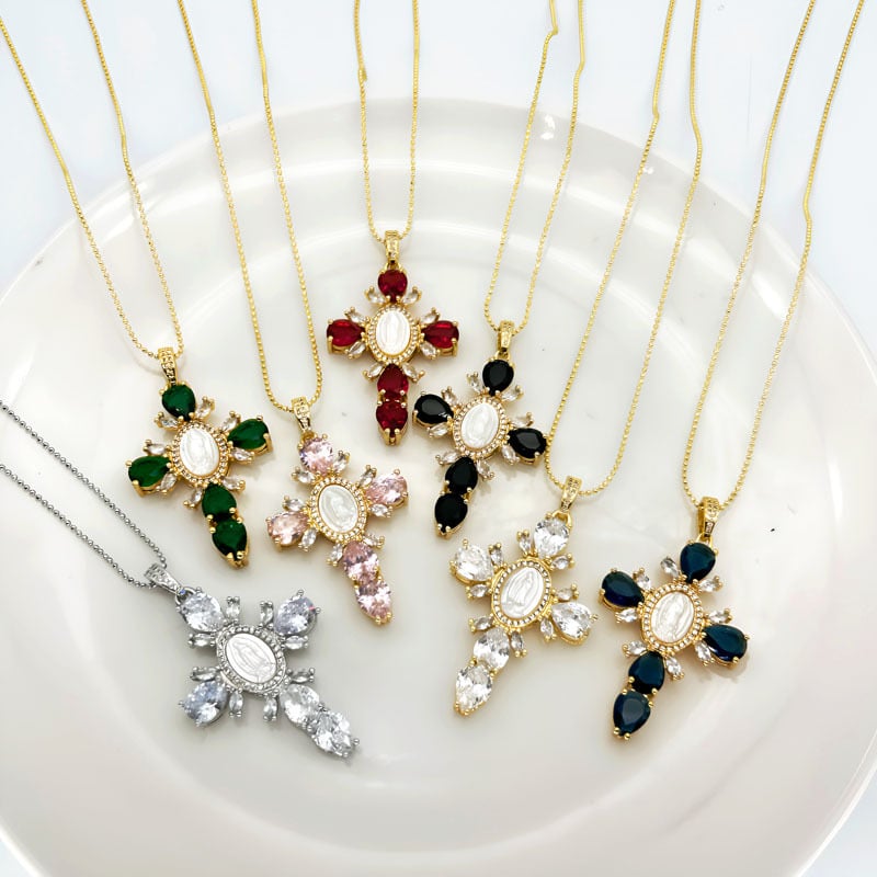 Varš kaklaskarte ar lodīšu ķēdi, pavadziņš ar sajauktajiem akmeņiem iegravējumā, ģeometrisks dizains, sievietēm