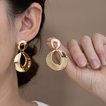 Sieviešu auskari no titāna tērauda, ģeometriski motīvi: rombs un zvaigzne, elektroplatēšana, Titanium Yue zīmols