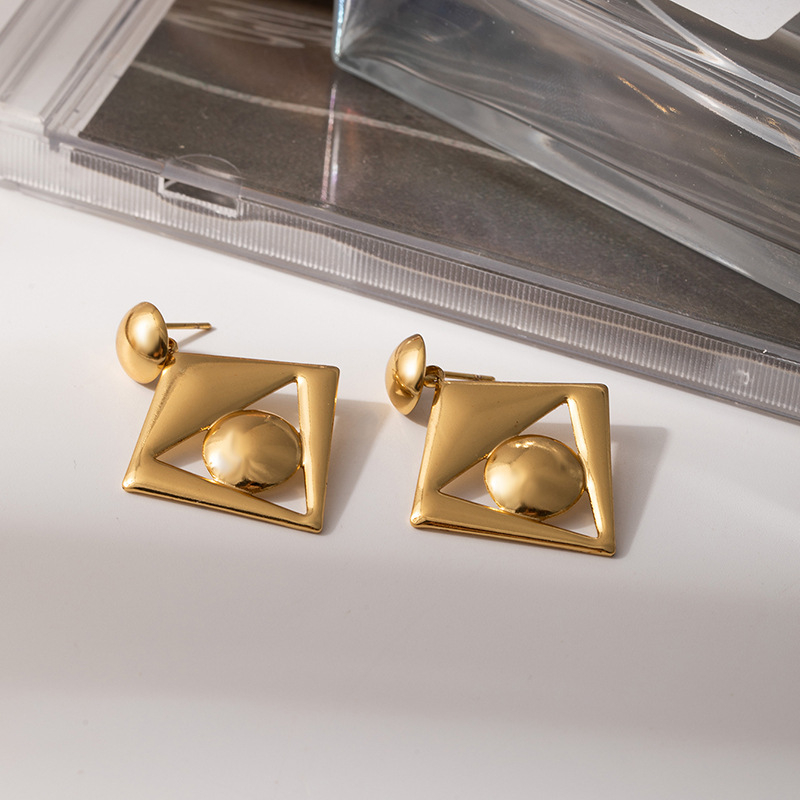 Sieviešu auskari no titāna tērauda, ģeometriski motīvi: rombs un zvaigzne, elektroplatēšana, Titanium Yue zīmols