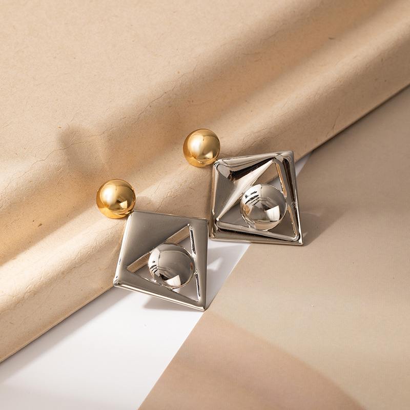 Sieviešu auskari no titāna tērauda, ģeometriski motīvi: rombs un zvaigzne, elektroplatēšana, Titanium Yue zīmols