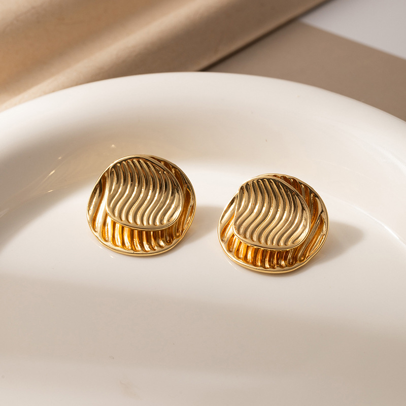 Sieviešu auskari no titāna tērauda, ģeometriski motīvi: rombs un zvaigzne, elektroplatēšana, Titanium Yue zīmols